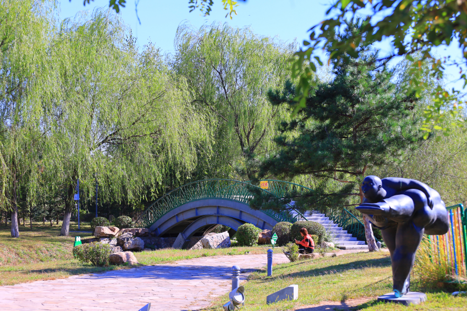 跟着艺术雕塑 寻沈阳莫子山公园里的最美秋色