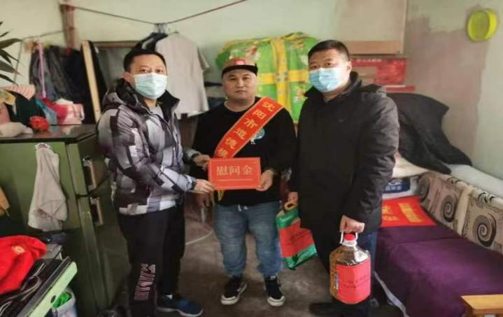 慰问生活困难道德模范 弘扬向上向善社会风气