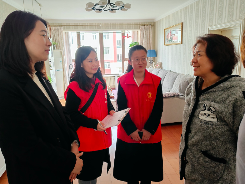 五三街道天成社区开展迎谷雨两邻送温暖暨居然之家服务帮手进社区活动