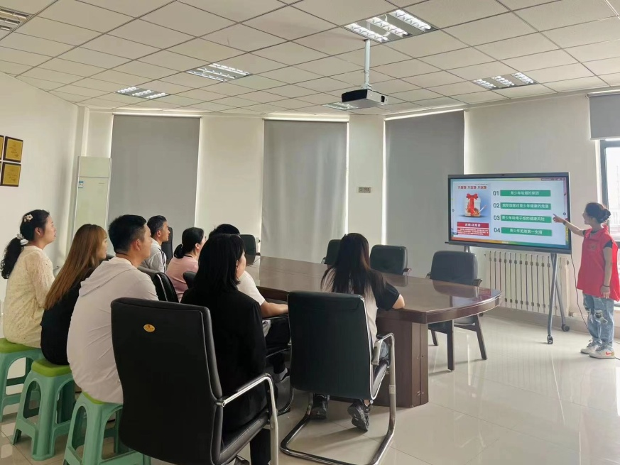 东湖街道格林阳光城社区开展“世界无烟日”科普宣传讲座