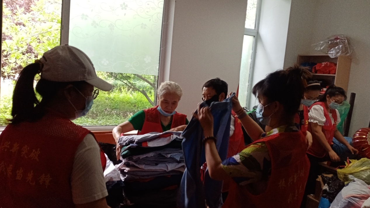 白塔街道绿之城社区开展“情系大凉山”...