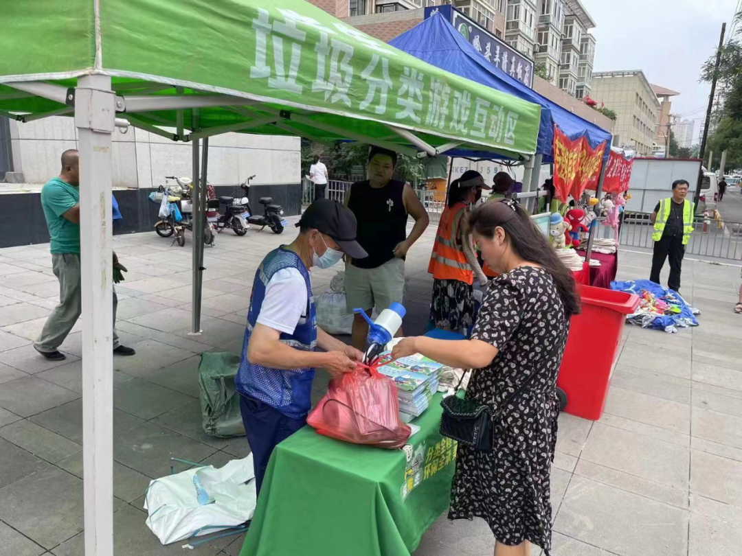 浑河站东街道临波路社区开展垃圾分类主题宣传活动