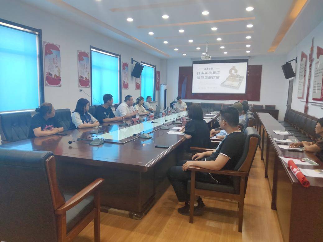 李相街道施家寨村面向村民开展金融防诈宣讲活动