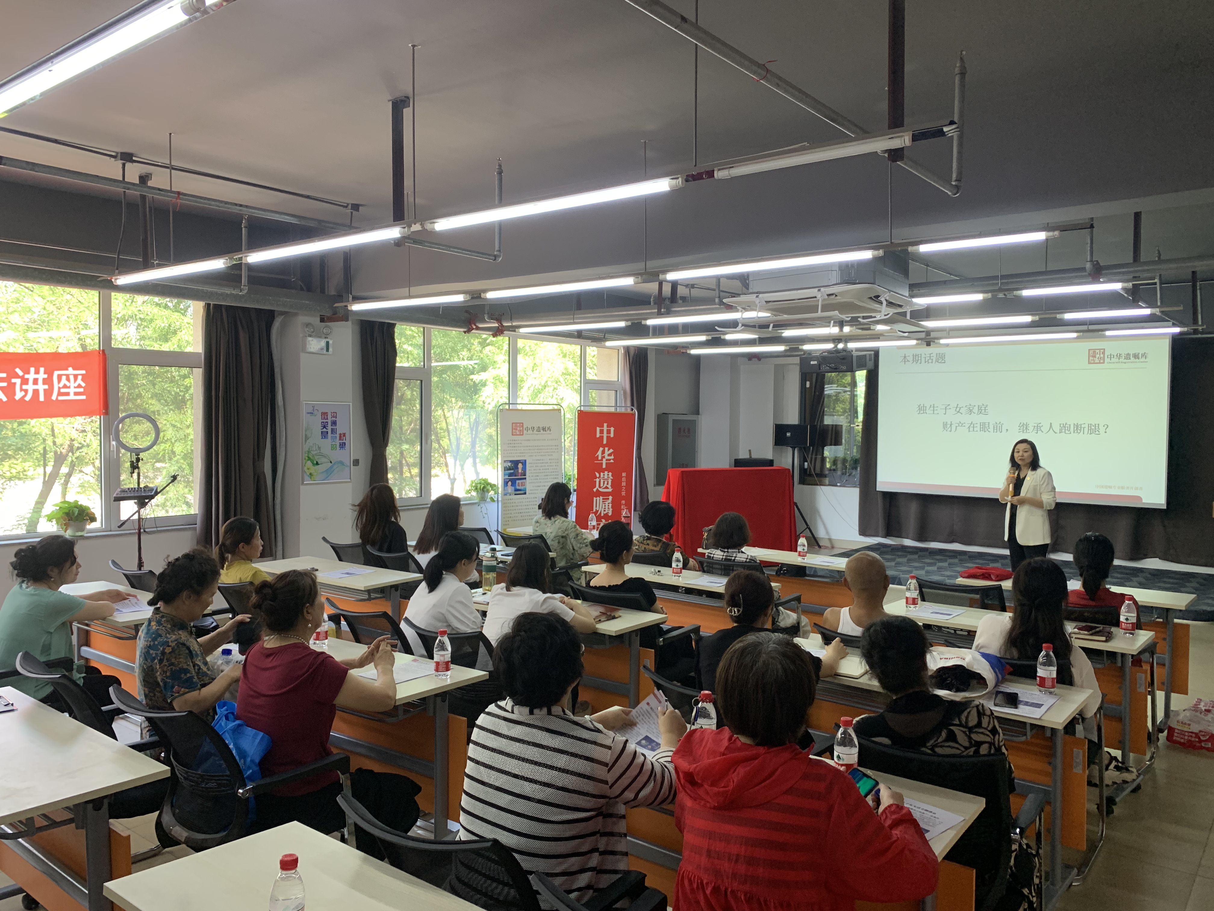 白塔街道全运村社区：社区公益在行动 普法宣传进万家