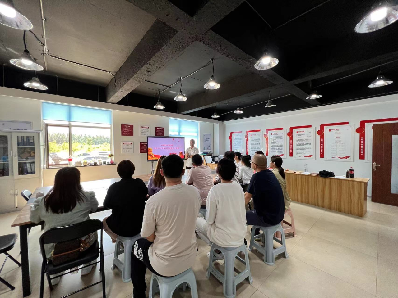 白塔街道府城社区开展舒心就业服务活动 为居民搭建就业桥梁