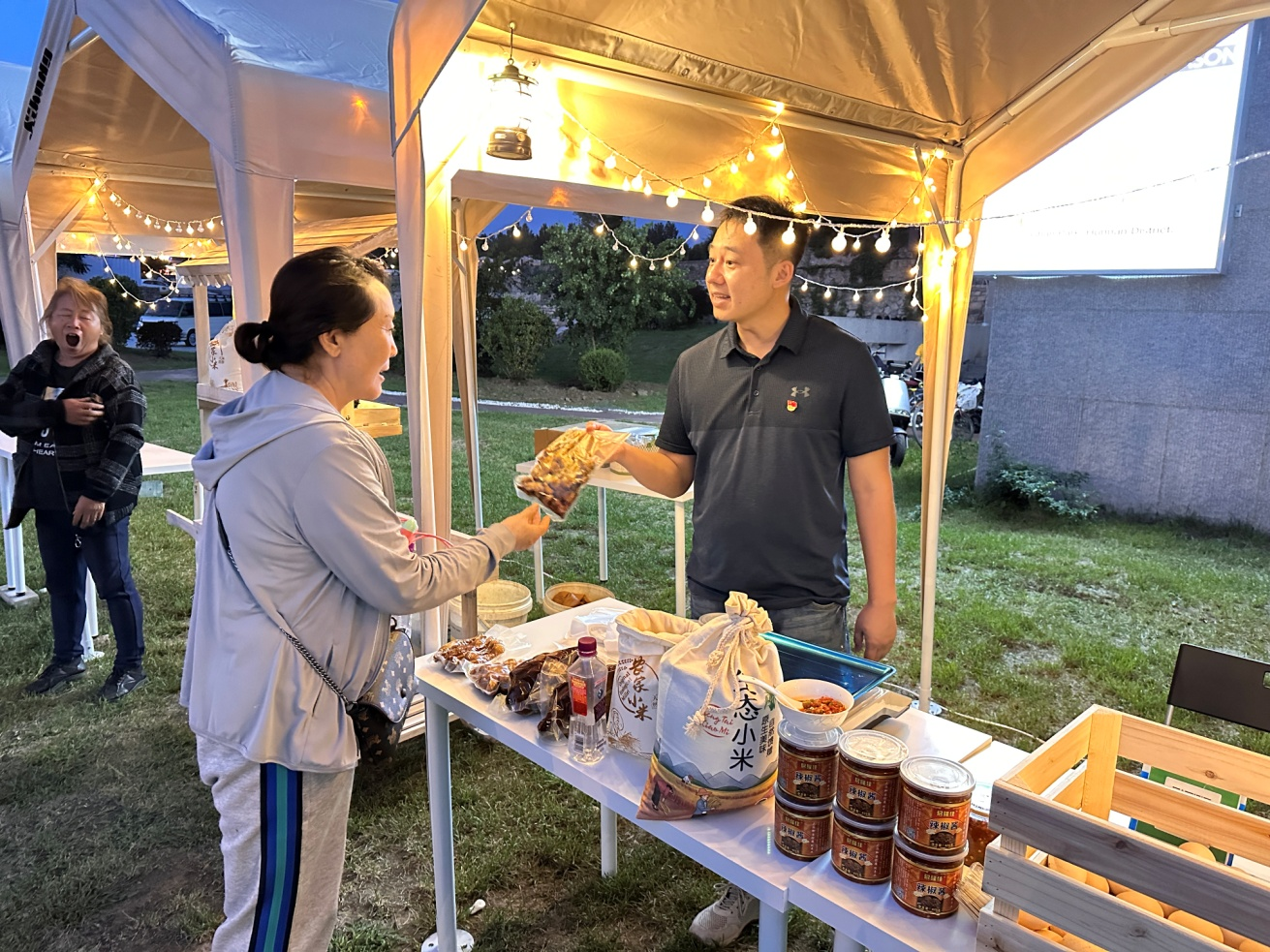 李相街道老塘峪村：第一书记“带货”忙 打开农产品销售新通道