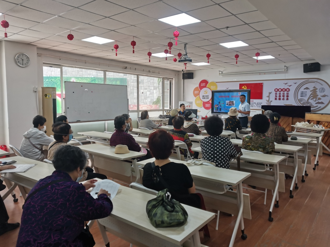 浑河站东街道浦江社区:人大代表进社区 宣传“反诈”保安全