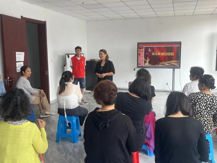 东湖街道金地艺境社区开展“法律宣传进社区，普法知识入人心”普法宣传活动