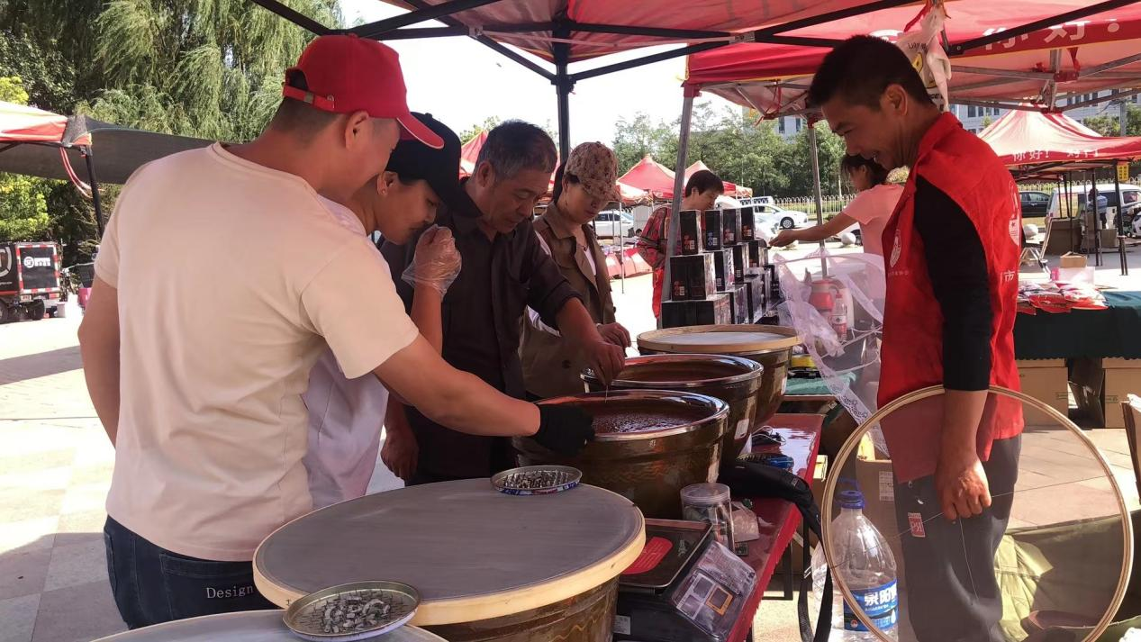 东湖街道文德社区打造居民“家门口”的志愿服务大集