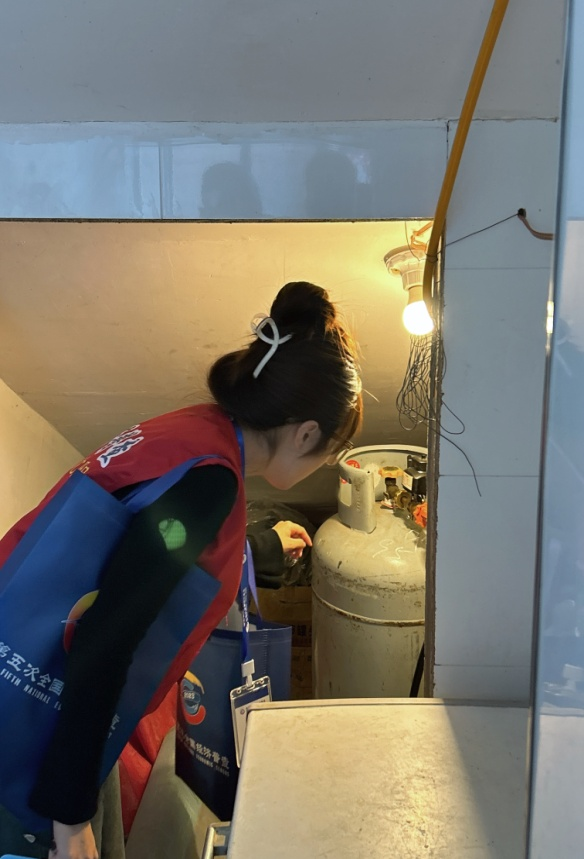 东湖街道东郡社区开展消防安全检查 筑牢社区安全防线