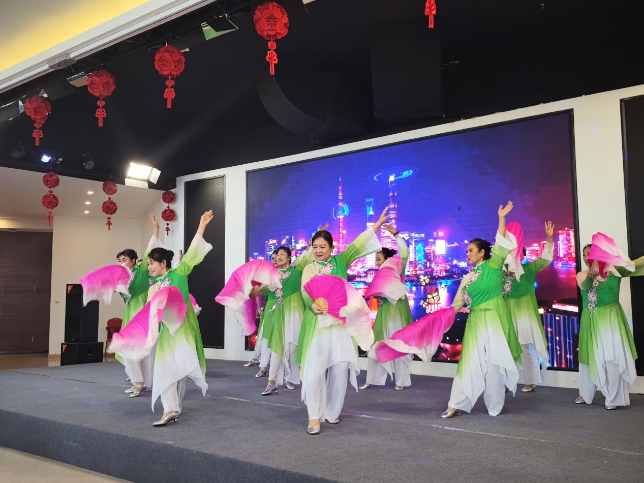 东湖街道紫提社区：慰问演出暖人心 敬老院里笑开颜