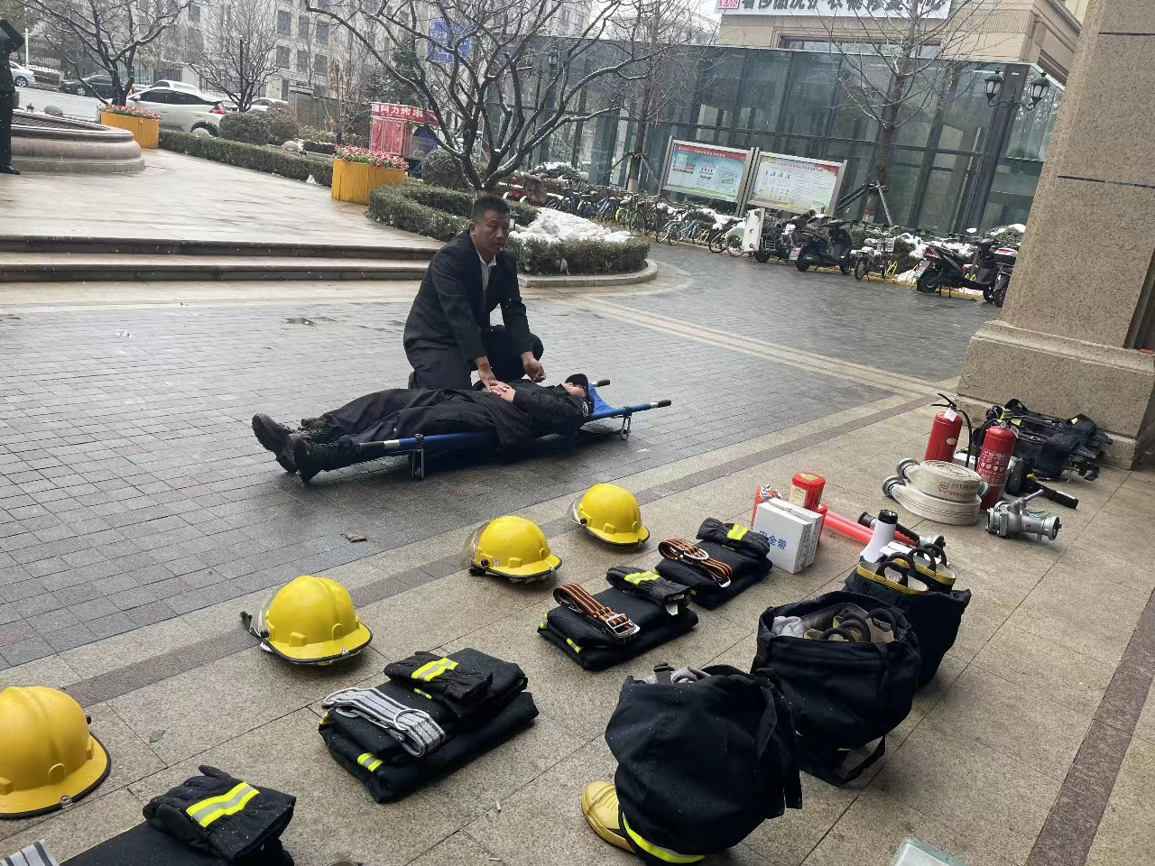 白塔街道全运村社区开展消防培训演练 筑牢社区安全防线