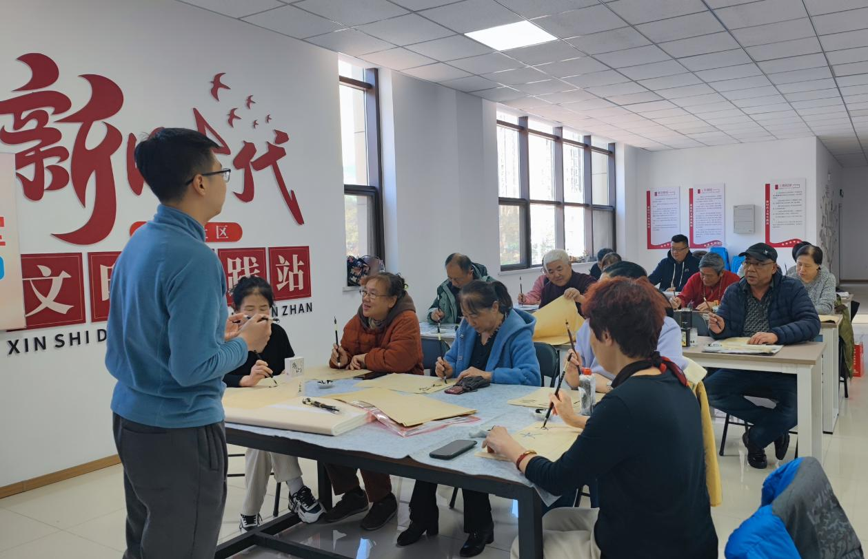 翰墨飘香！东湖街道紫提社区书法课堂开讲啦！