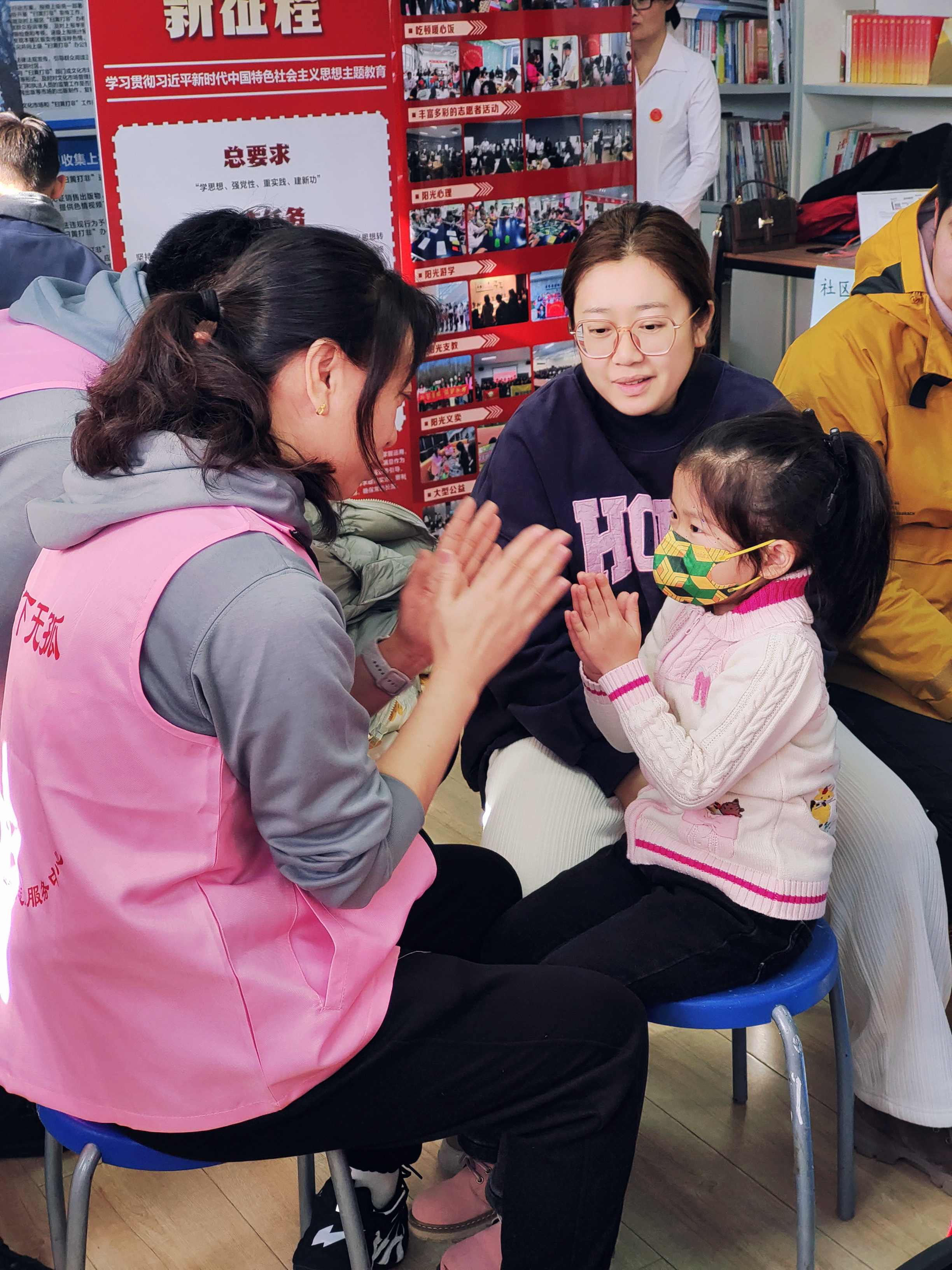 浑河站东街道世纪新城社区开展孤困儿童精准帮扶活动