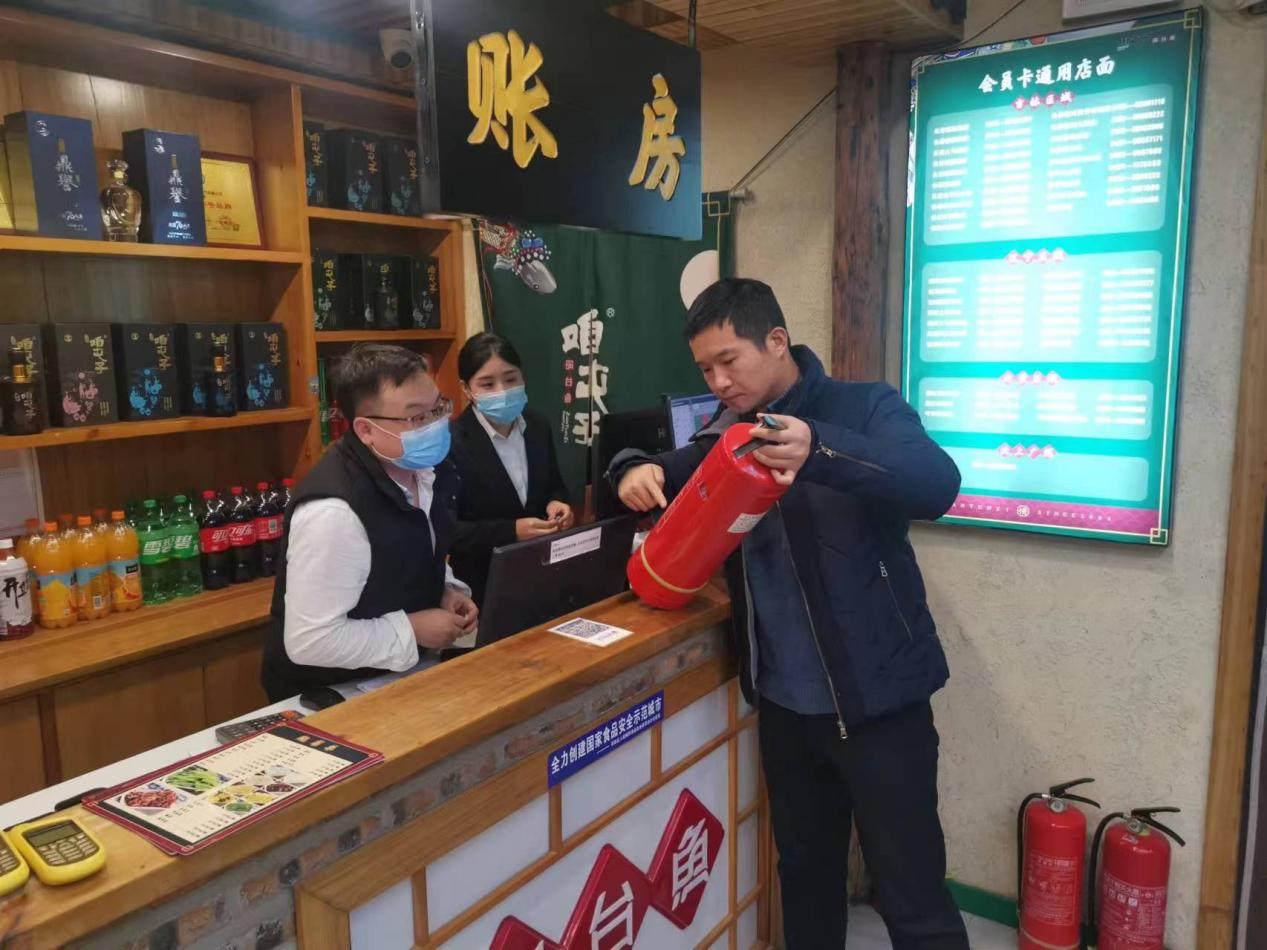 浑河站东街道彩霞社区开展消防安全专项检查行动 筑牢安全“防火墙”