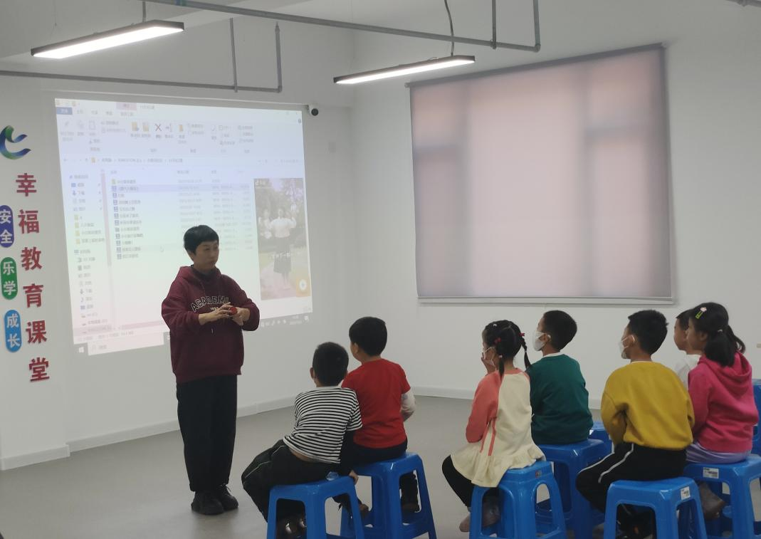 白塔街道白塔河社区为小朋友带来有趣的植物探索课