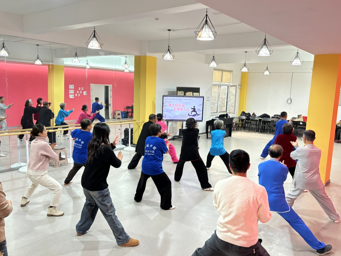 东湖街道恒大江湾社区：太极拳运动进社区 引领健康新风尚