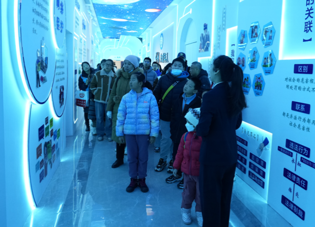桃仙街道美地社区开展青少年假期实践活动 强化青少年法治意识