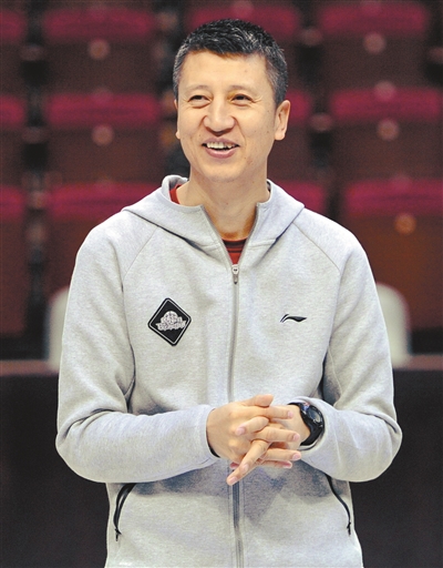 郭士强 关注冰龙舟比赛:希望辽宁人 爱篮球 也爱冰雪运动