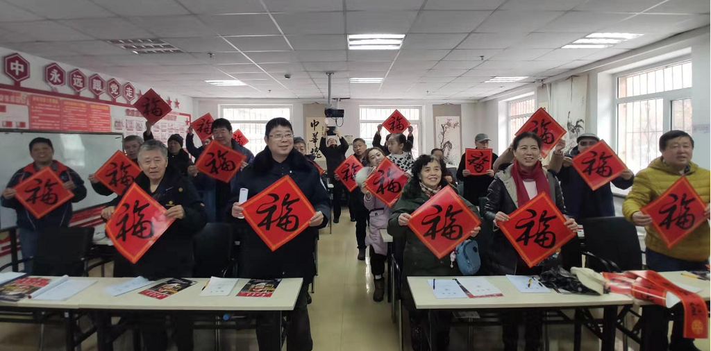 在水一方社区开展迎春节发放春联活动