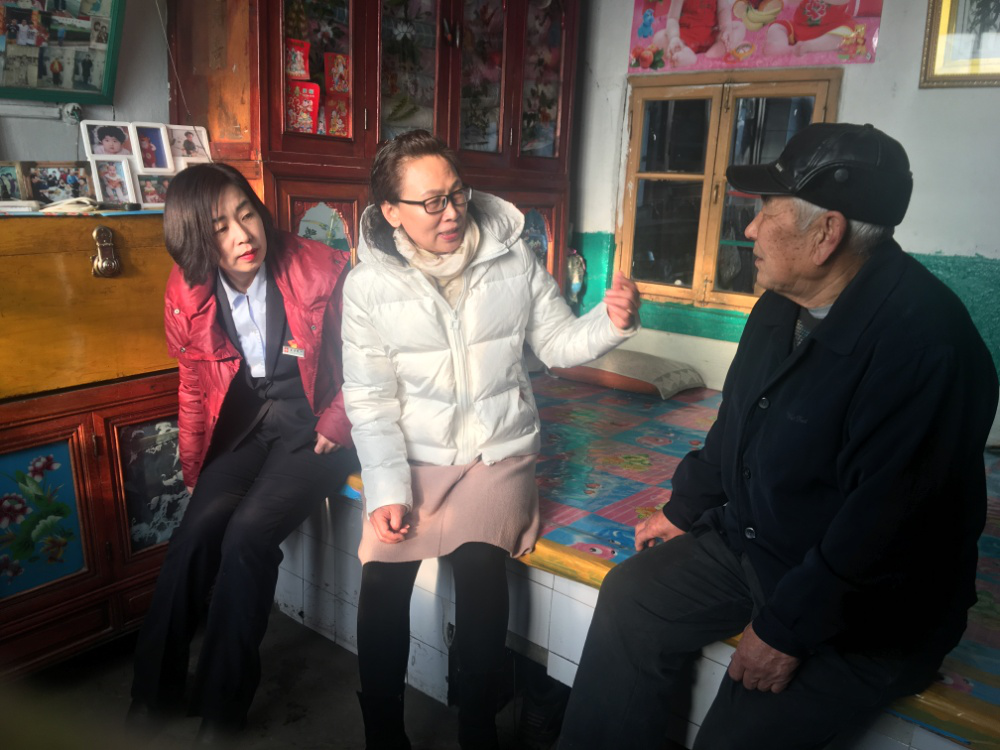 东湖街道联合盛京银行东陵支行迎新春送温暖,走访慰问老党员、困难党员