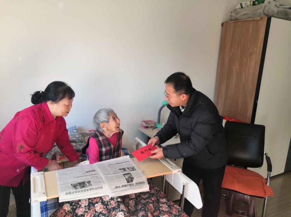 新春走基层 慰问暖民心