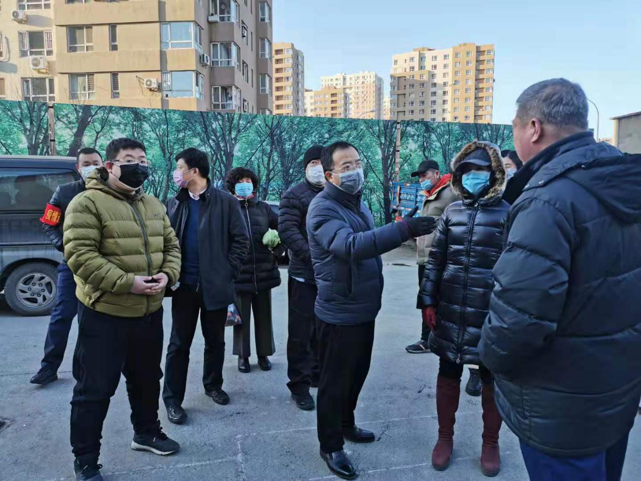 区领导深入五三街道文华苑社区检查指导疫情防控工作
