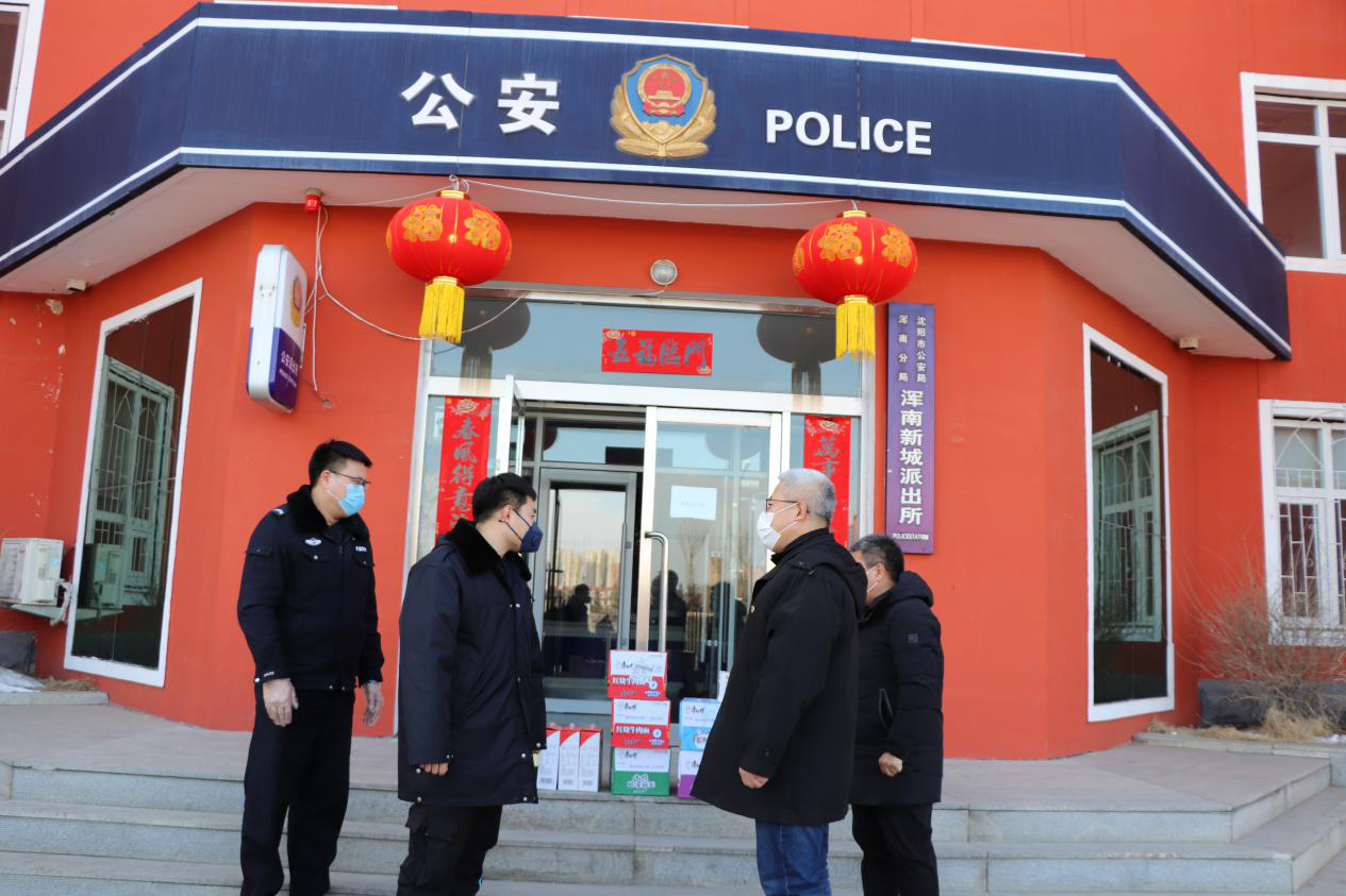 白塔街道领导看望慰问防疫检查的一线干警、医护人员