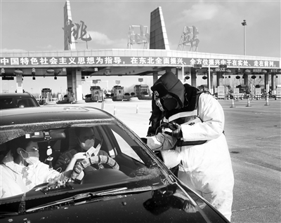 医护人员驻机场,“火眼金睛”筛“疑似”