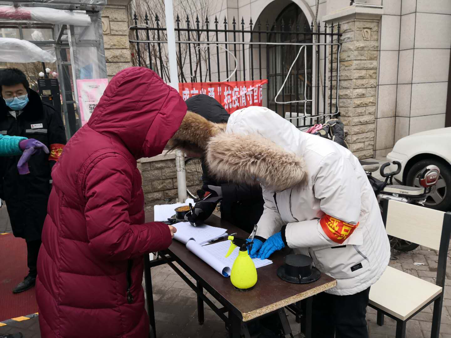 走进社区抗疫情 众志成城暖人心——浑南区营商环境建设局走进恒大社区