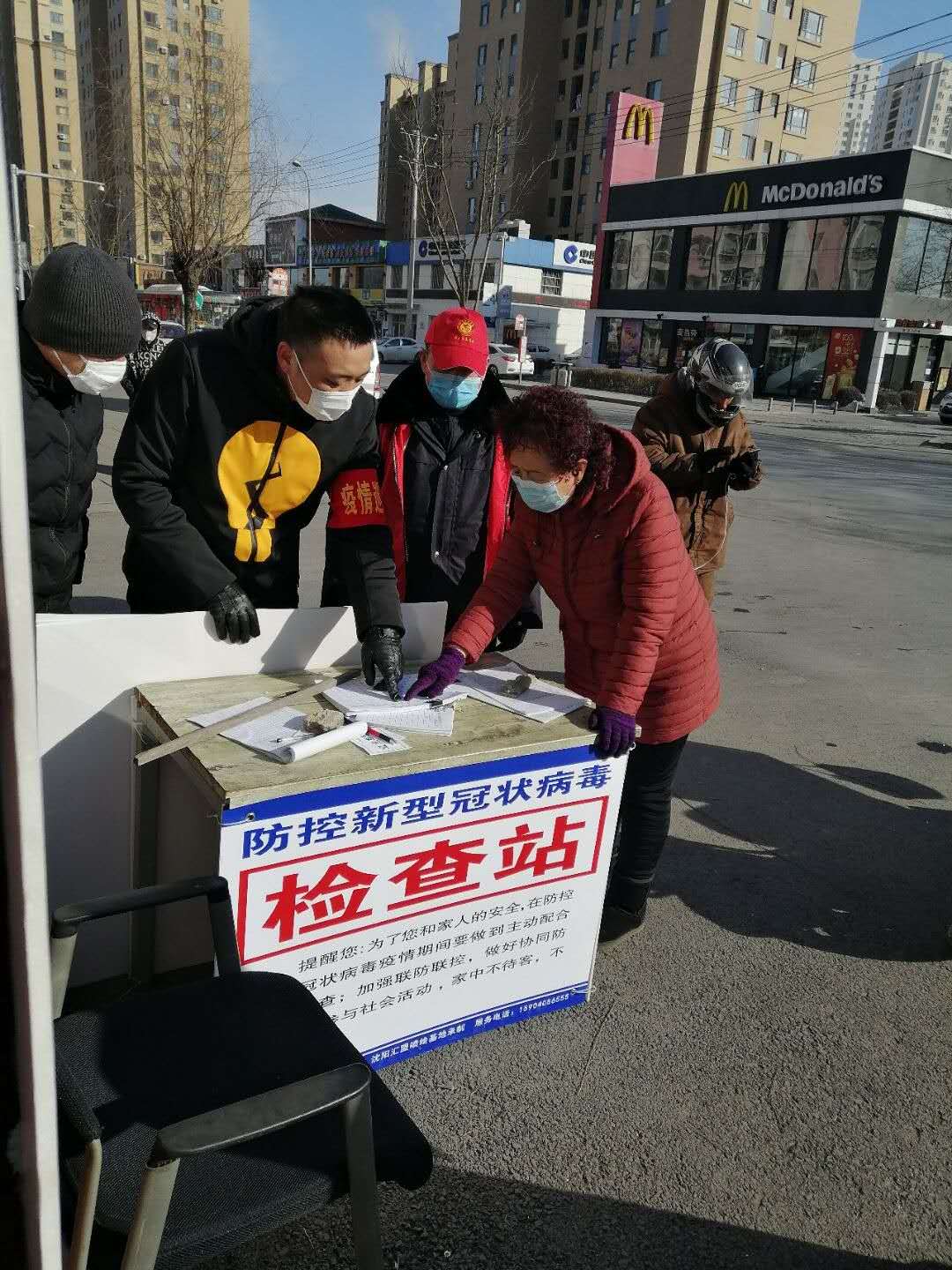 五三街道文澜苑社区的抗疫“战士”——岳明明