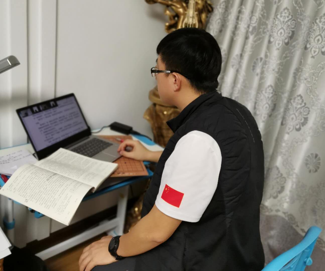 援疆行动 一“网”情深——记浑南实验中学周广伟老师的援疆伊始