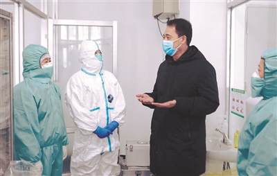 “暖男”局长 每天只睡4小时