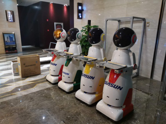 高科技助力疫情防控 送餐机器人亮相浑南安置点