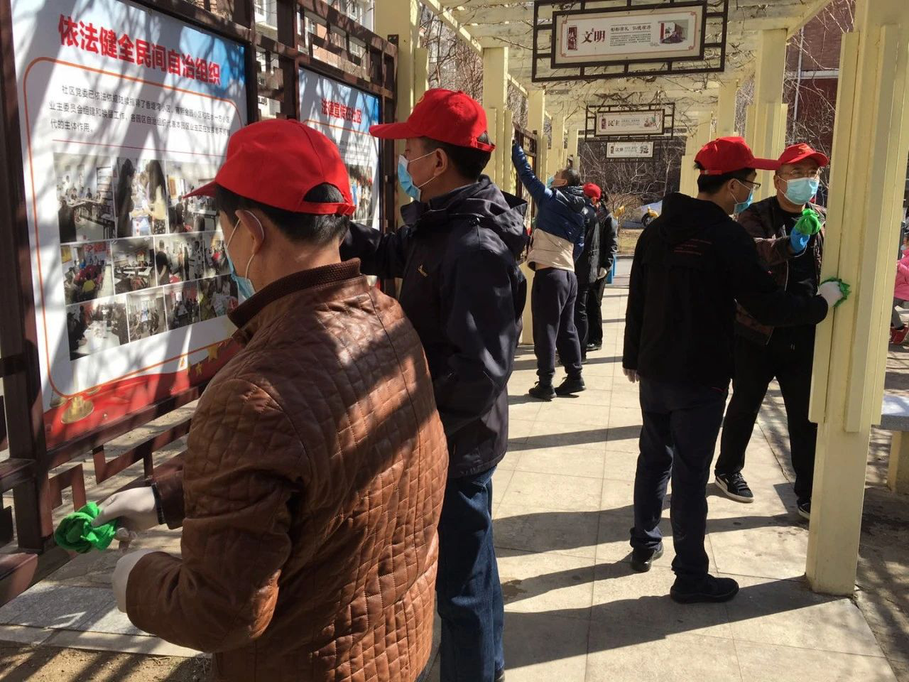 创城进行时 志愿者在行动——区工信局开展“清洁沈阳,创城有我”志愿服务活动