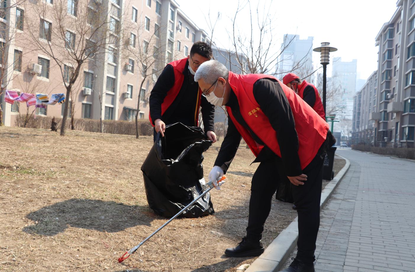 春暖花开四月天 志愿创城文明来——白塔街道“清洁沈阳”志愿活动总结