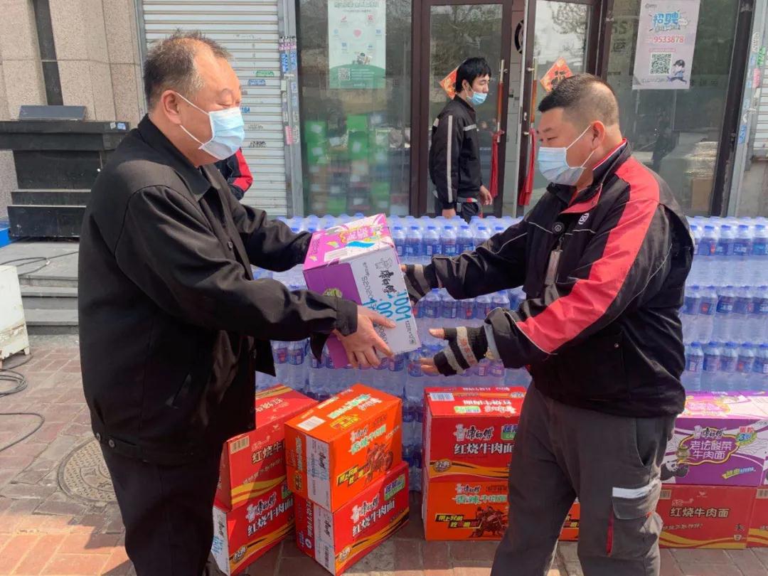 沈阳高新区 浑南区总工会慰问抗“疫”一线快递员,致敬这些特殊时期的“小哥”