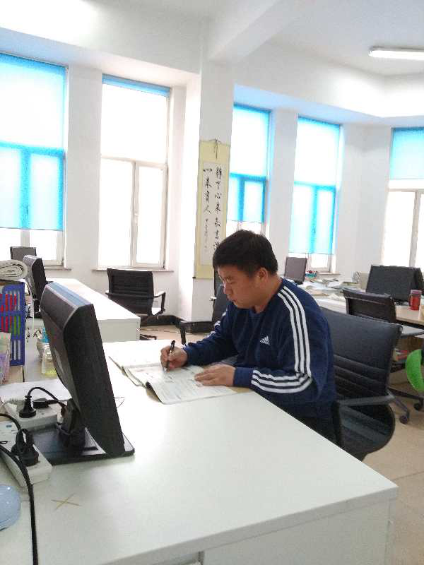 守护校园的忠诚卫士——浑南区实验中学徐佳勇