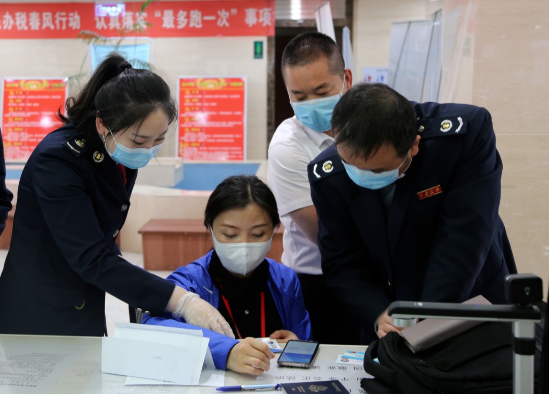 【复工复产】沈阳高新区税务局:爱心卡片传温情 优惠政策“码”上知