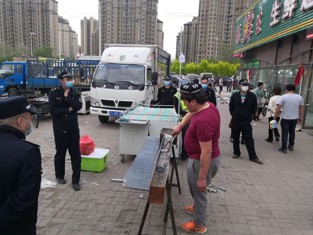 区城市管理局:整治占道经营 助建文明城市