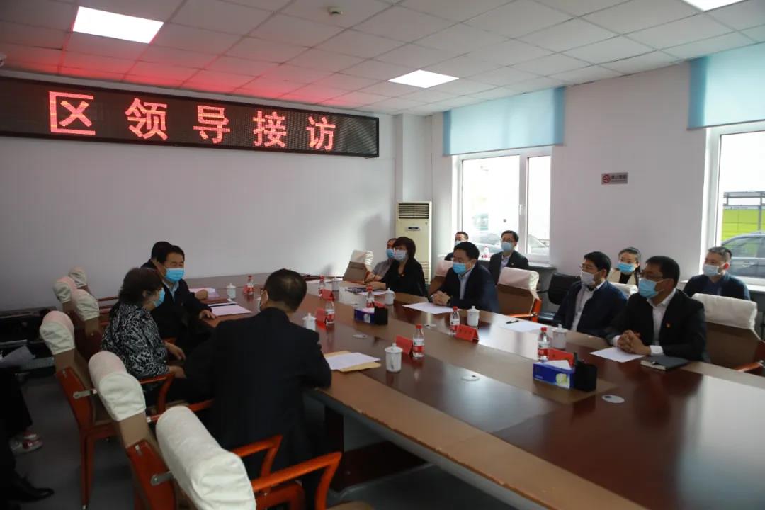 浑南区委书记单义到区信访局现场接访