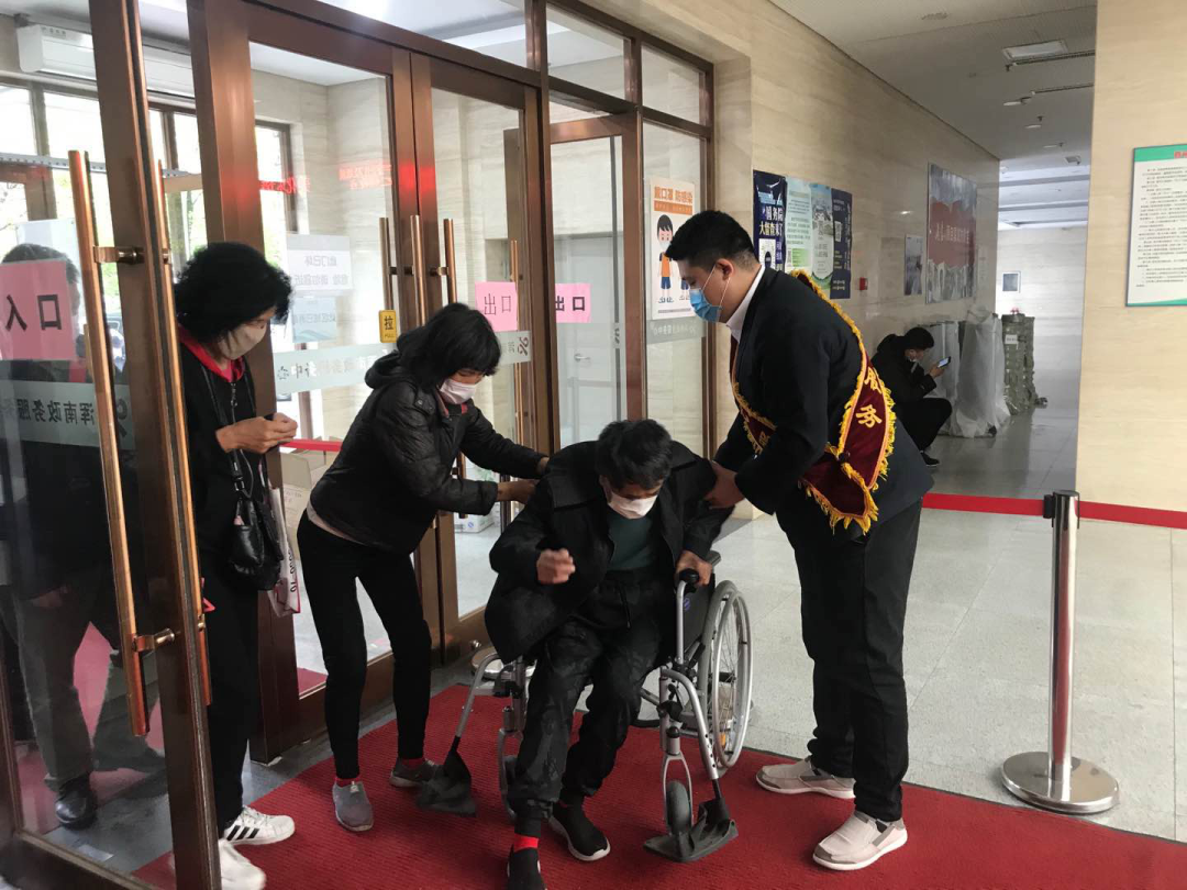 【一线实践】沈阳市浑南区：微笑点亮窗口 服务助力创城