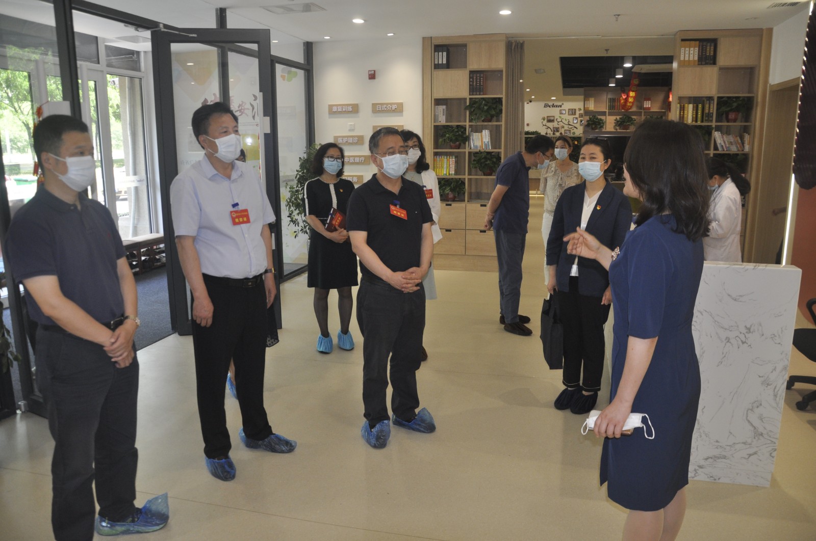 区人大常委会主任金光熙视察全区居家养老服务中心发展情况