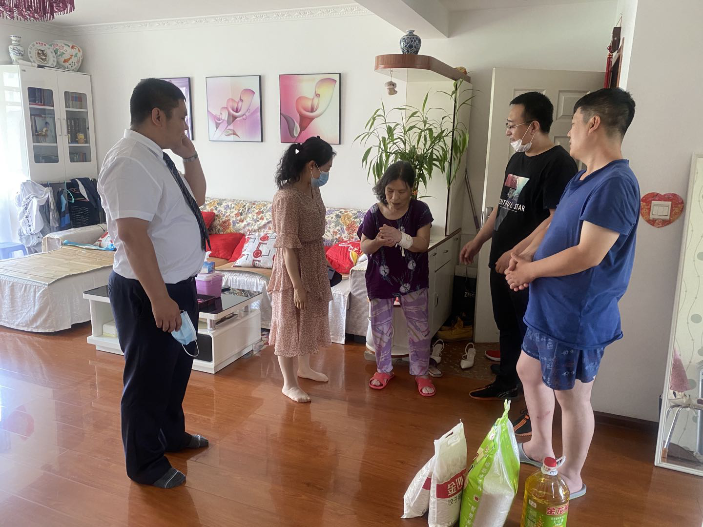 情浓端午节  粽享邻里情——富都丽景社区开展慰问活动