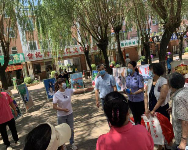 浑河站东司法所联合街道和社区开展扫黑除恶宣传活动