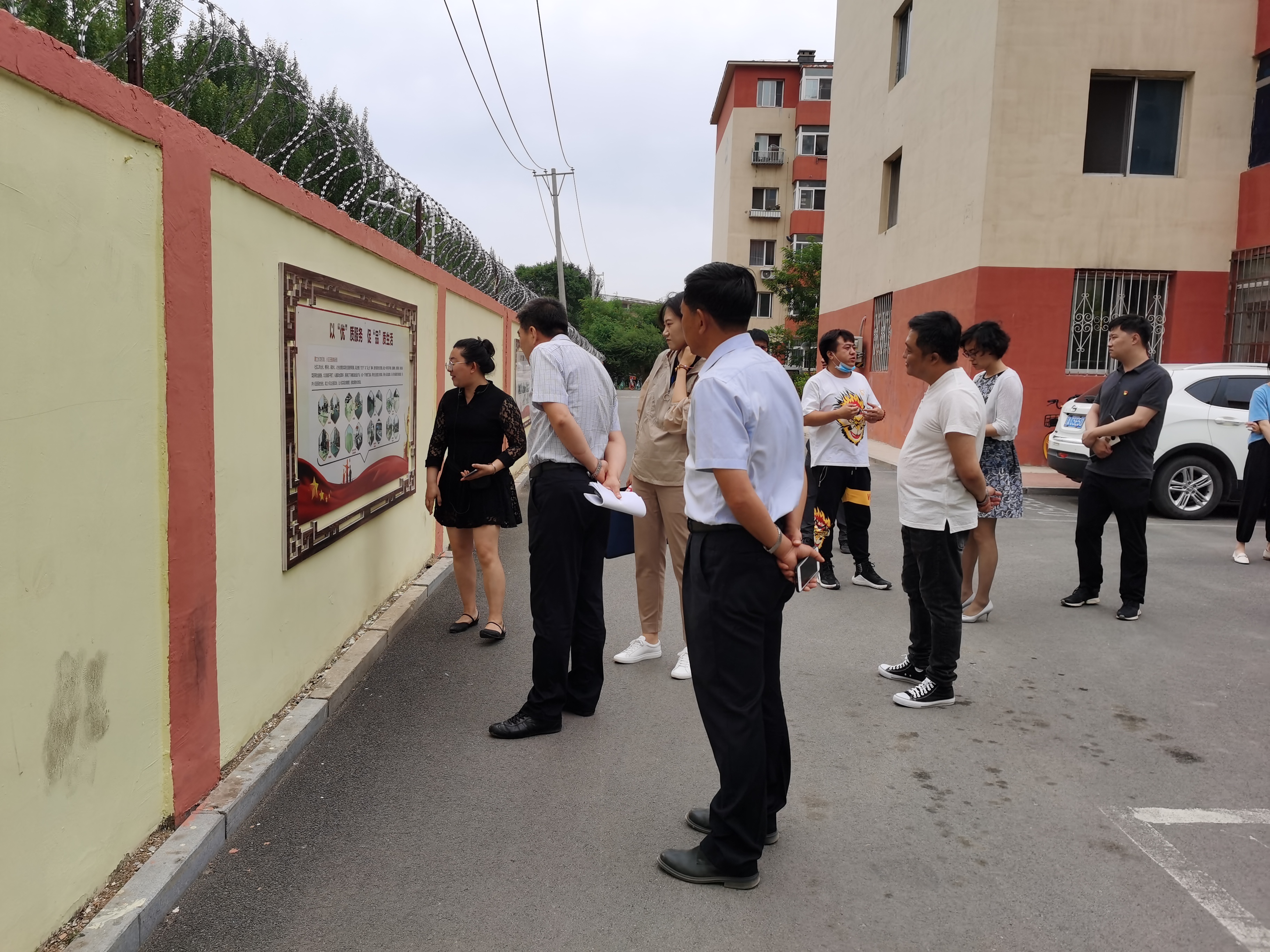 沈阳市文明城市督导组检查农机试验场小区