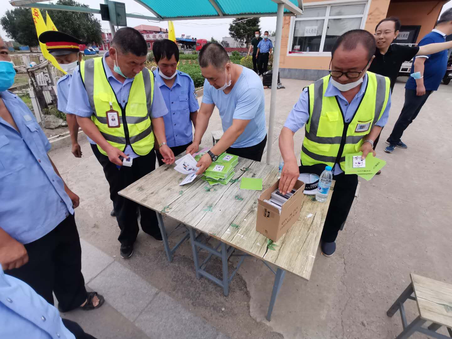 浑南区应急管理局道口办积极开展安全生产月宣传活动