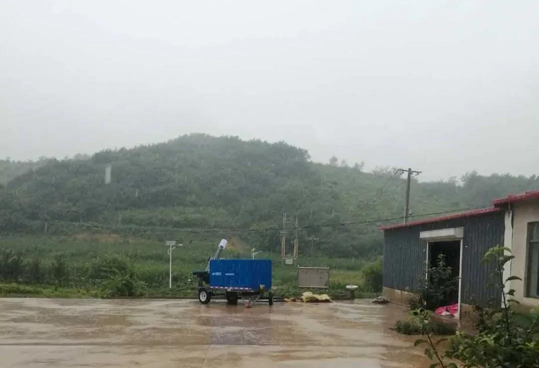 区气象局：利用HY-R型增雨防雹燃气炮开展人工增雨作业