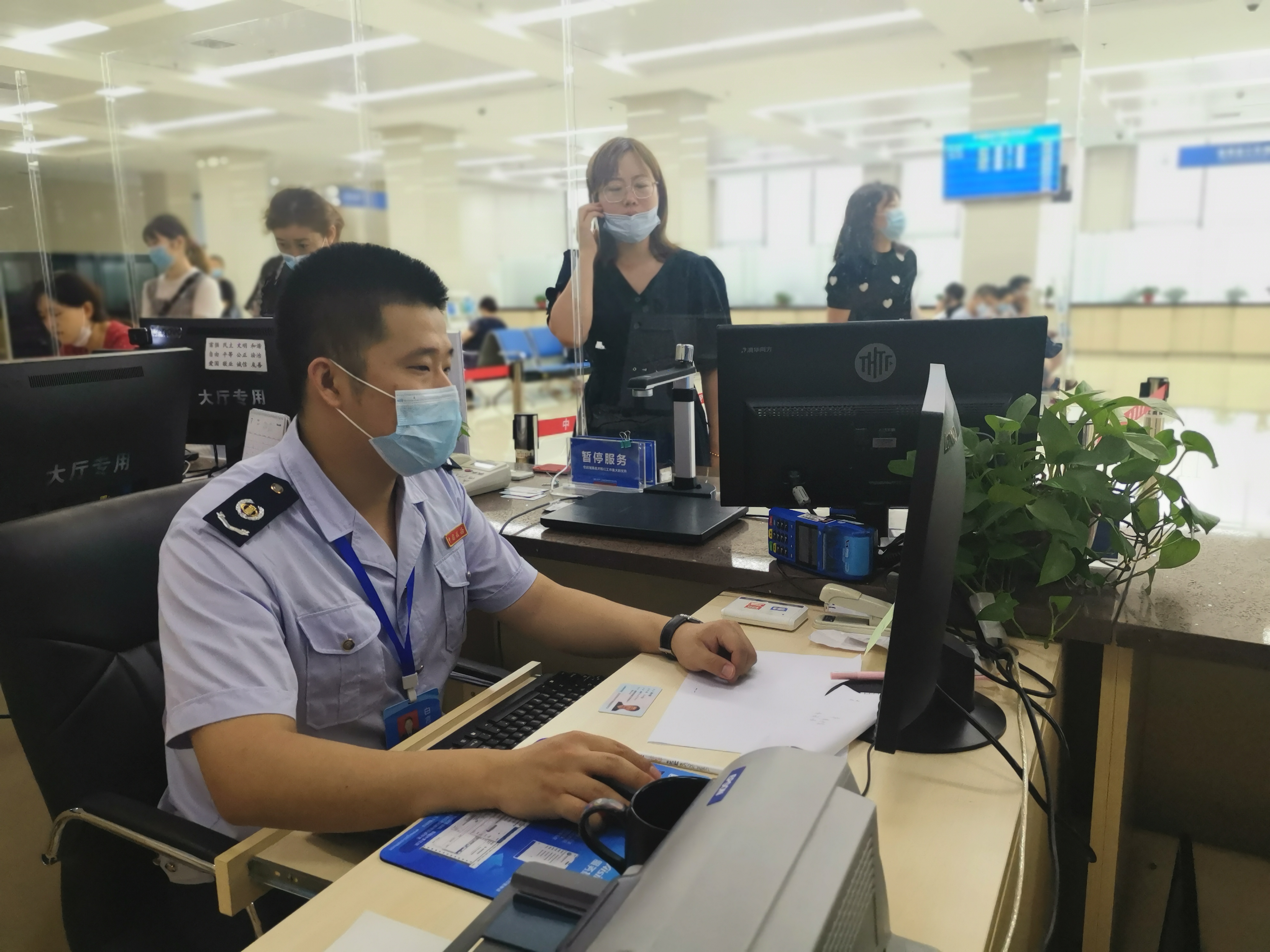 高新区税务局做好延长阶段性减免企业社保费政策宣传培训工作