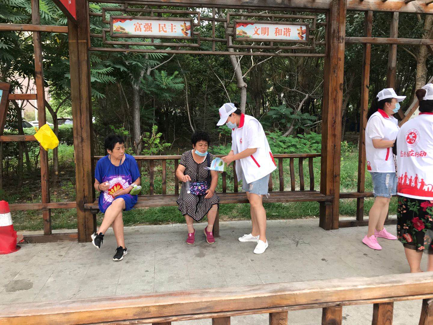 文明城市 你我同行——五三街道文华苑社区开展创建文明城市宣传活动